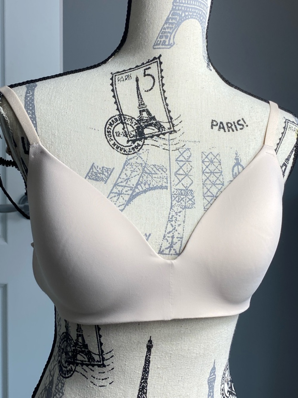 Victoria Secrets Set of Two Everyday Seamless Nude T-Shirt Bras